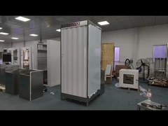 緊急用安全シャワーと洗眼ステーション室