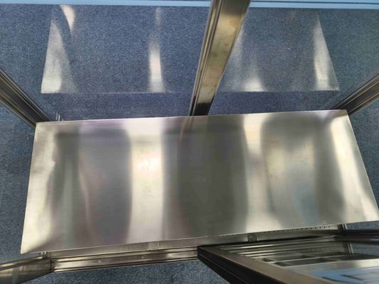 ステンレス鋼のクリーンルーム用衣料品の保管 HEPAフィルタリングとISO/GMP準拠による汚染管理
