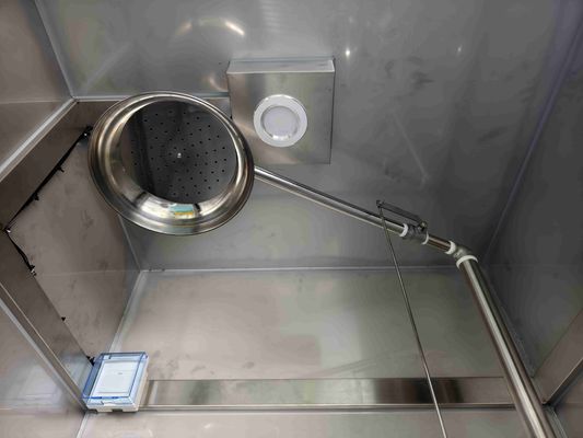 緊急用安全シャワーと眼洗い室